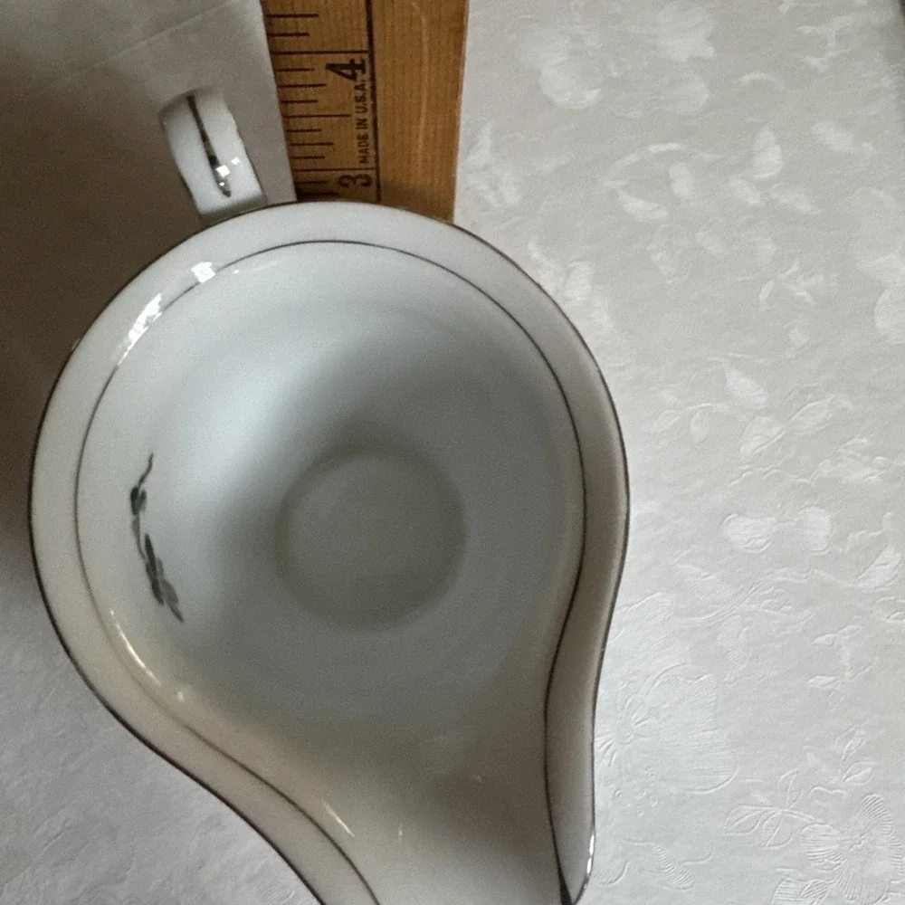 Silvern creamer features perfect